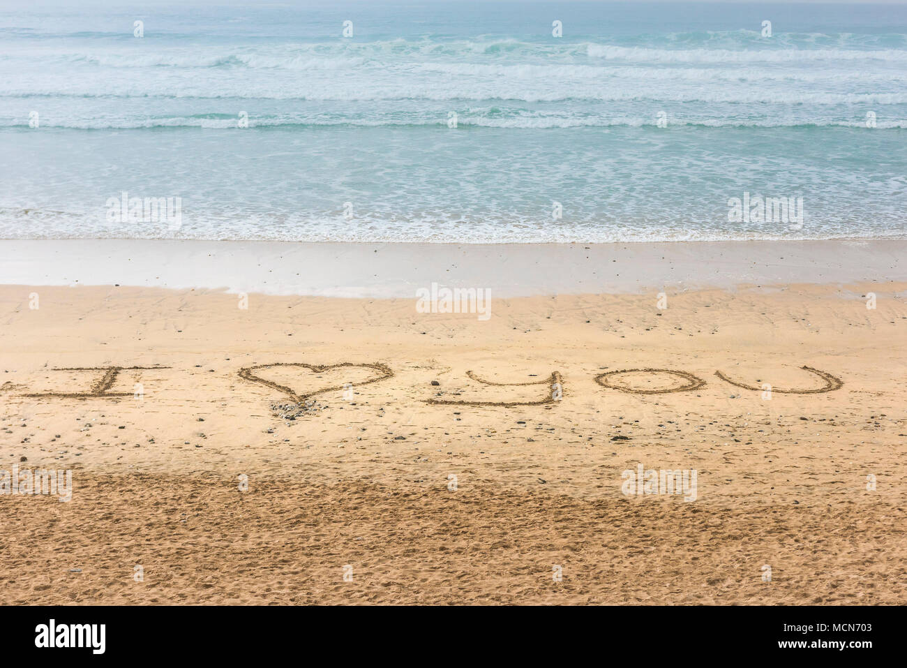Le message que je t'aime dessiné dans le sable sur la plage de Fistral Newquay en Cornouailles. Banque D'Images