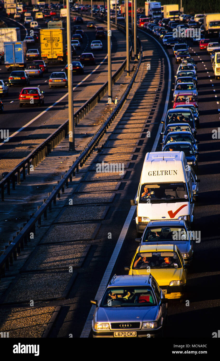 Embouteillage Autoroute M25 sortie 12, Nr, Londres, Angleterre, RU, FR. Banque D'Images