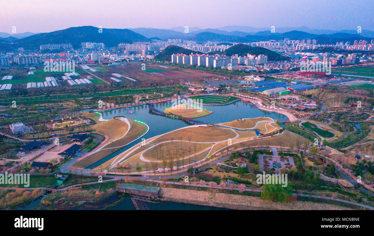 Vue aérienne de la baie de Suncheon Suncheon dans le Jardin international de la ville de Corée du Sud. Vue aérienne du drone. Banque D'Images