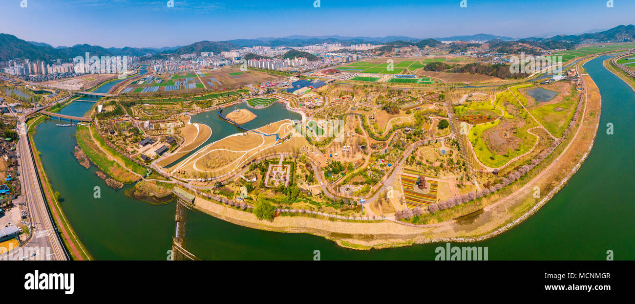 Vue aérienne de la baie de Suncheon Suncheon dans le Jardin international de la ville de Corée du Sud. Vue aérienne du drone. Banque D'Images