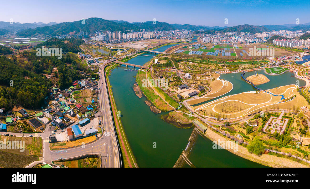 Vue aérienne de la baie de Suncheon Suncheon dans le Jardin international de la ville de Corée du Sud. Vue aérienne du drone. Banque D'Images