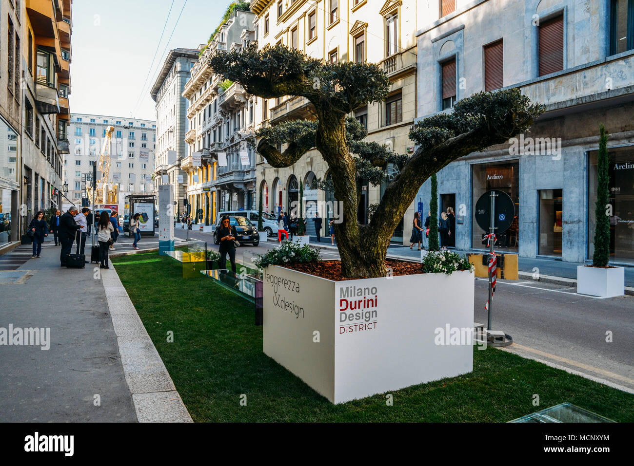 Milan, Italie - 17 Avril 2018 : Milan accueille la foire internationale de meubles et design (Salone del Mobile), où les concepteurs, architectes, concepteurs, éditeurs, et les passionnés de la dernière enquête dans le mobilier, l'éclairage, la décoration, et plus de crédit : Alexandre Rotenberg/Alamy Live News Banque D'Images