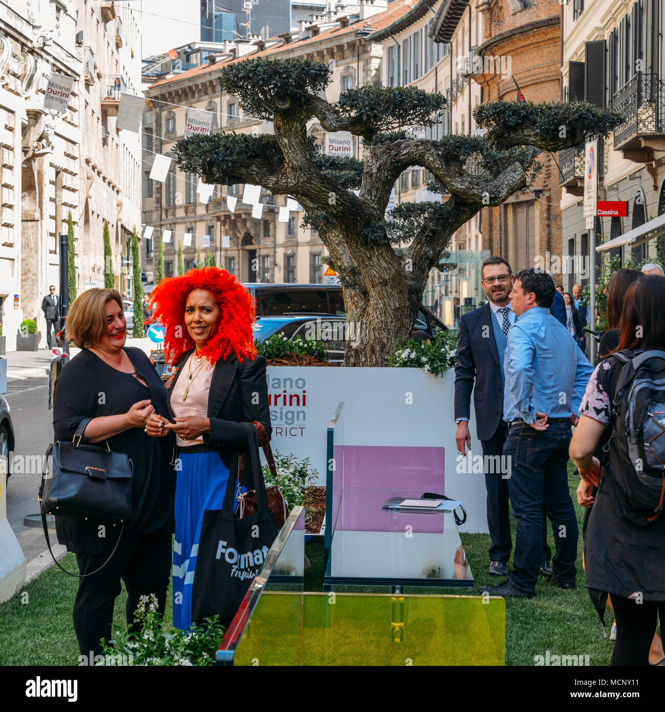 Milan, Italie - 17 Avril 2018 : Milan accueille la foire internationale de meubles et design (Salone del Mobile), où les concepteurs, architectes, concepteurs, éditeurs, et les passionnés de la dernière enquête dans le mobilier, l'éclairage, la décoration, et plus de crédit : Alexandre Rotenberg/Alamy Live News Banque D'Images