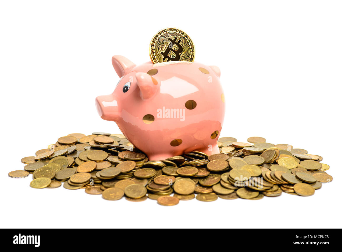 Coin bank cochon sur tas de l'argent avec plus de bitcoin white Banque D'Images
