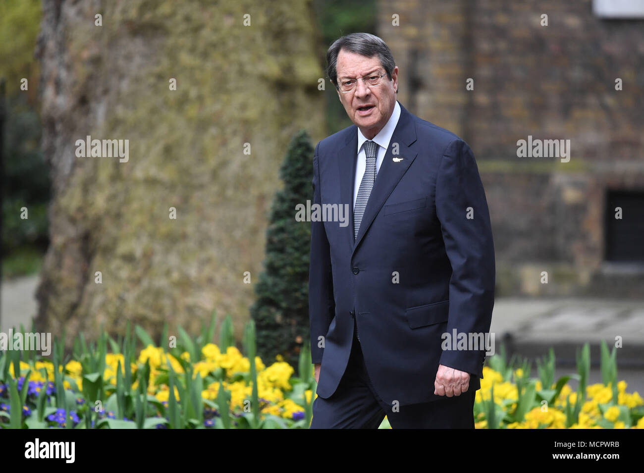 Le Président chypriote Nicos Anastasiades arrive à Downing Street, Londres avant d'entretiens bilatéraux avec le premier ministre Theresa May. Banque D'Images