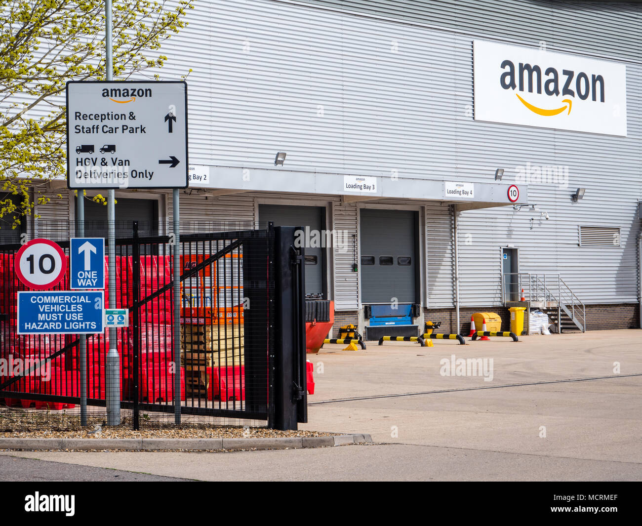 Amazon Logistique, Distribution Center, Theale, Reading, Berkshire, England, UK,GO. Banque D'Images