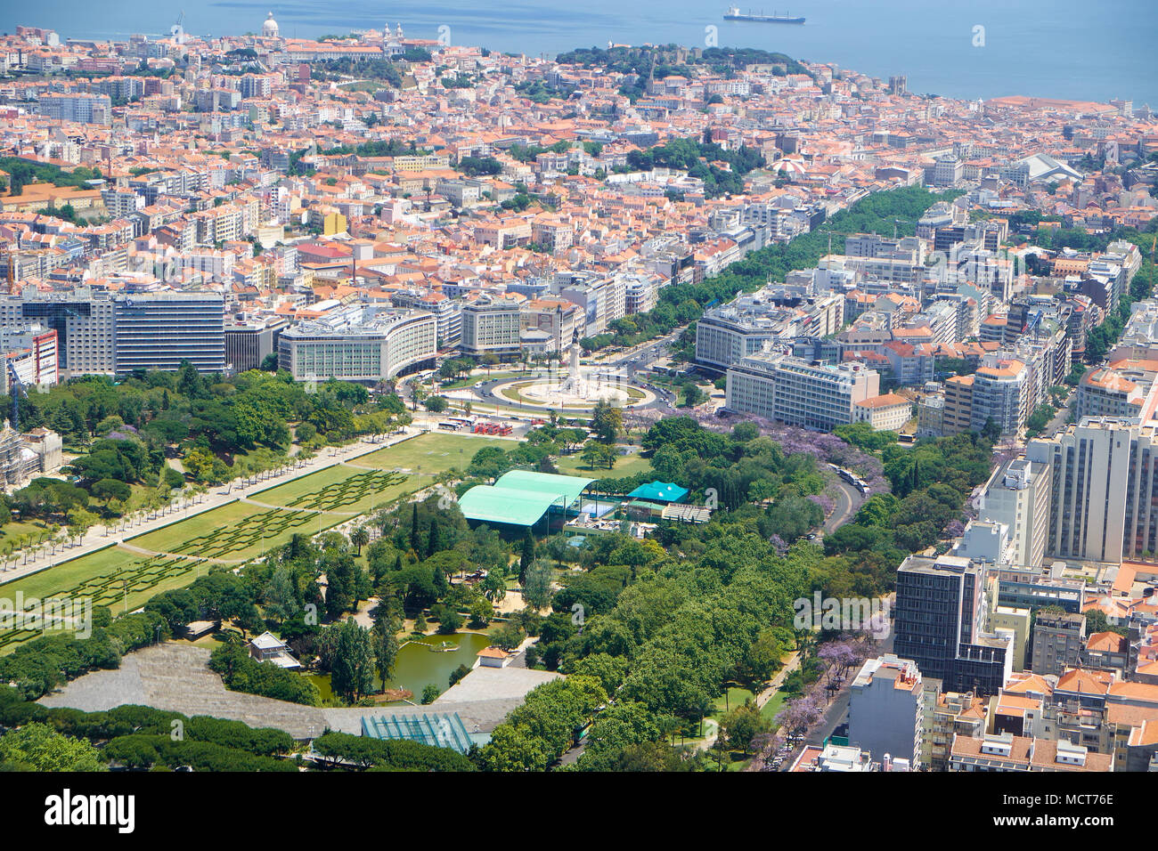 La vue plongeante de la centre de Lisbonne - Marquis de Pombal, l'Avenue de la liberté et du parc Eduardo VII. Portugal Banque D'Images