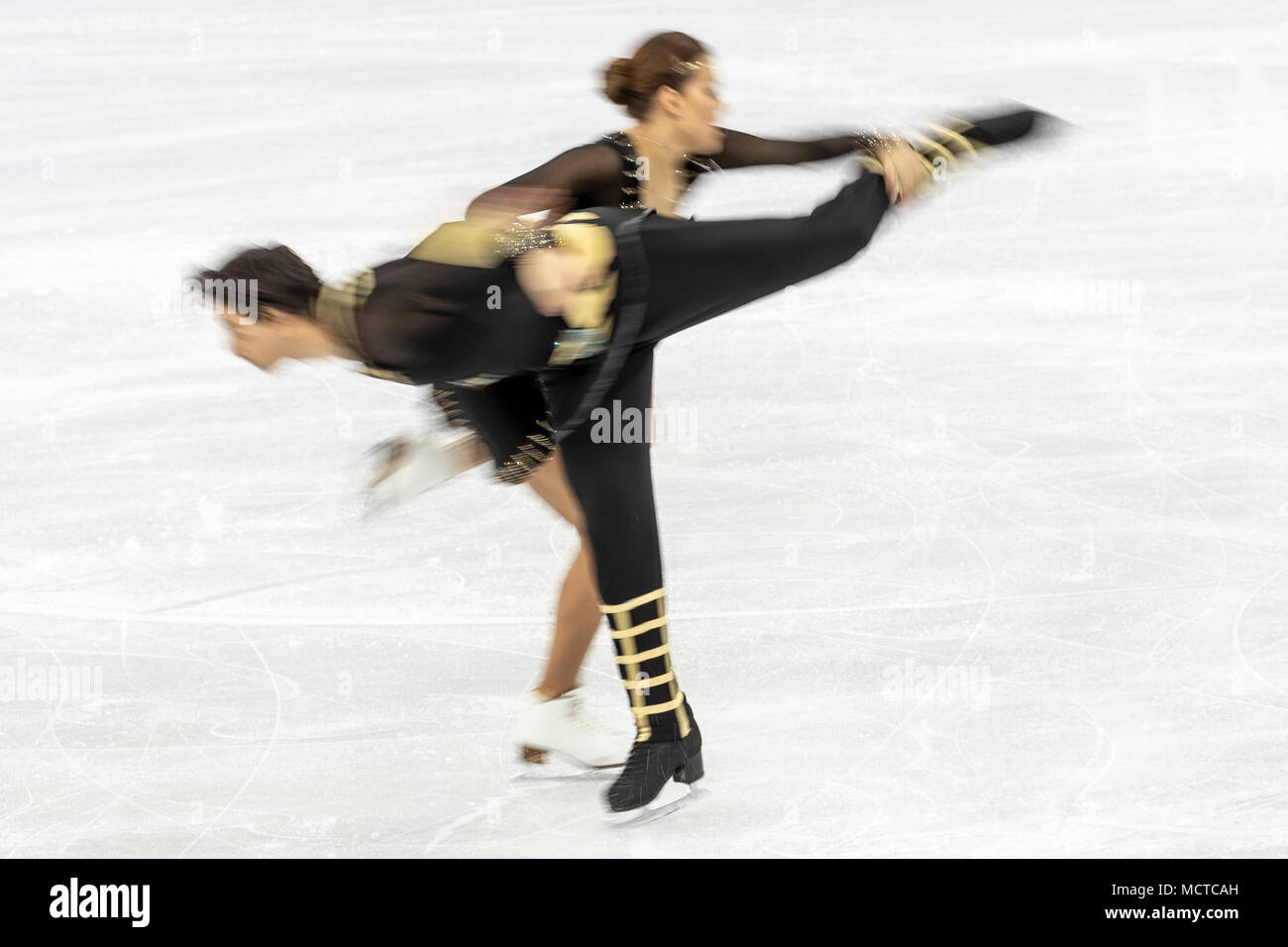 Flou de mouvement d'action d'Alisa Agafonova/Alper Ucar (TUR) en patinage artistique - danse sur glace gratuitement aux Jeux Olympiques d'hiver de PyeongChang 2018 Banque D'Images