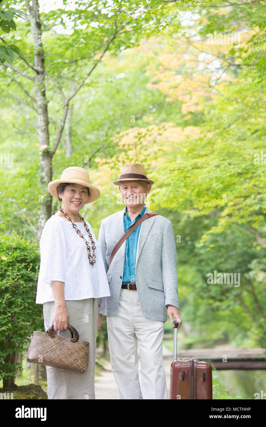 Senior couple looking at camera Banque D'Images