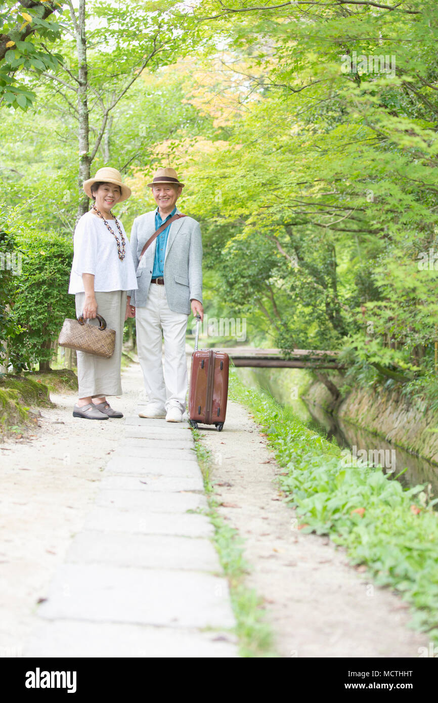 Senior couple looking at camera Banque D'Images