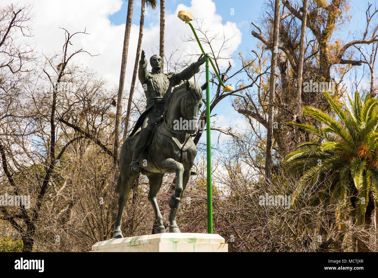 Séville, Espagne. La statue de Simon Bolivar, El Libertador, un dirigeant politique qui conduisent à l'indépendance du Venezuela, de la Bolivie, la Colombie, etc Banque D'Images
