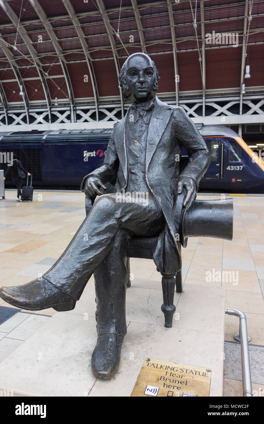 La statue de John Doubleday Isambard Kingdom Brunel à la gare de Paddington, Praed Street, Paddington, London, W2, UK Banque D'Images