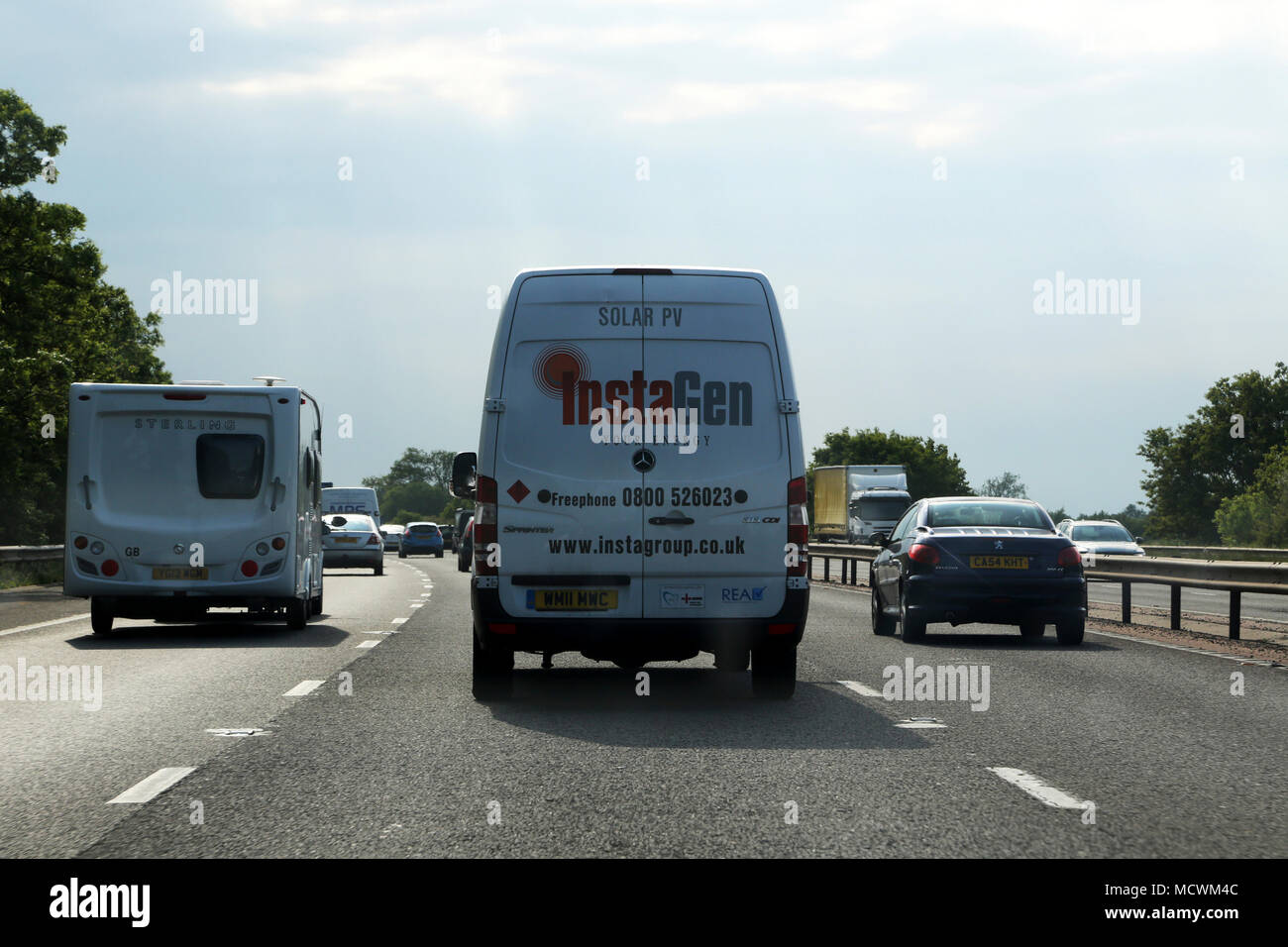 Le trafic sur l'Instagen M4 PV solaire Van Angleterre Banque D'Images