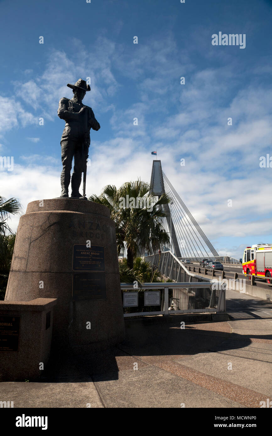 Australian anzac anzac bridge statue soldat pyrmont sydney New South Wales australie Banque D'Images