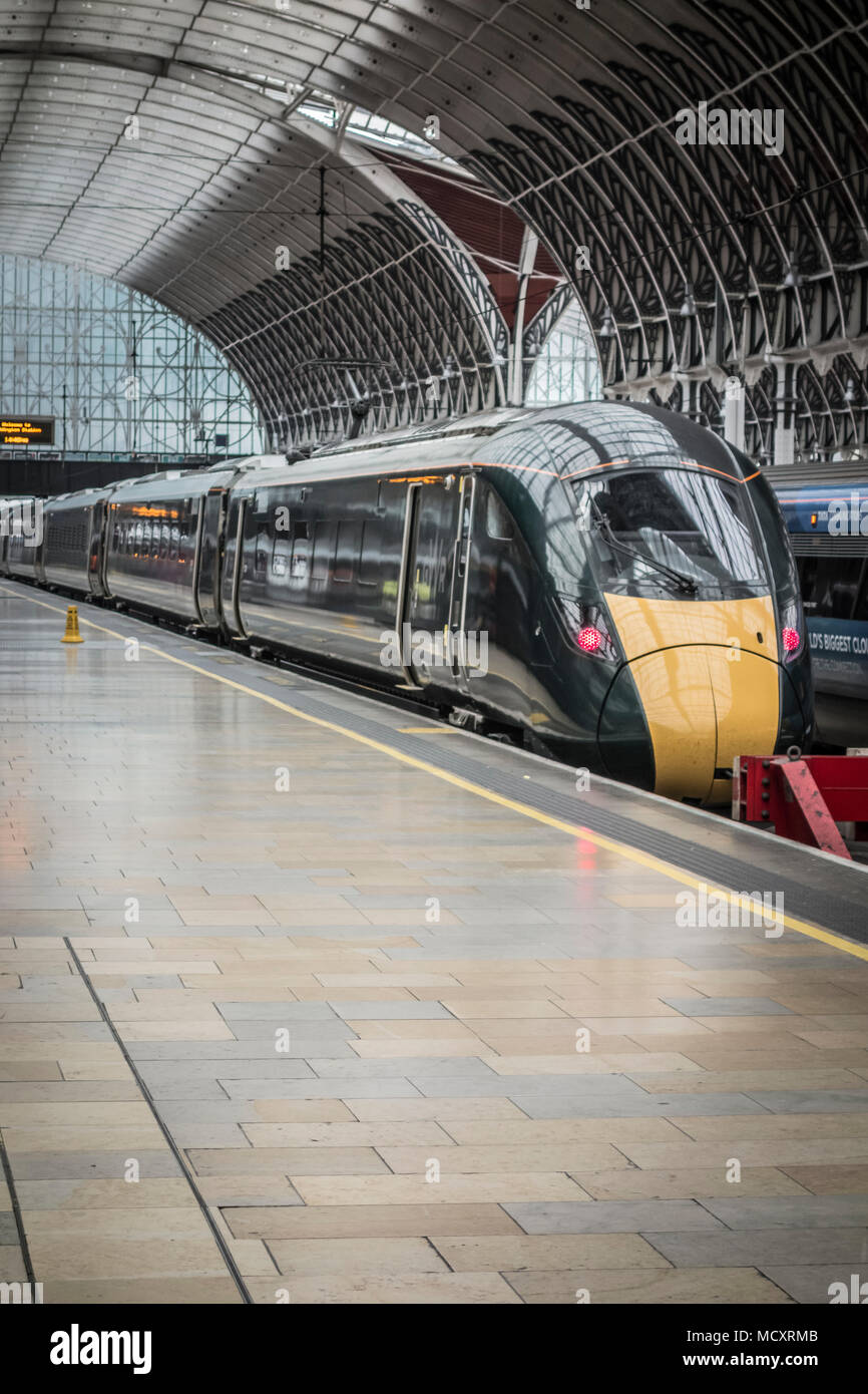 Classe 800 Hitachi construit train Intercity Express à la gare de Paddington, Londres, UK Banque D'Images