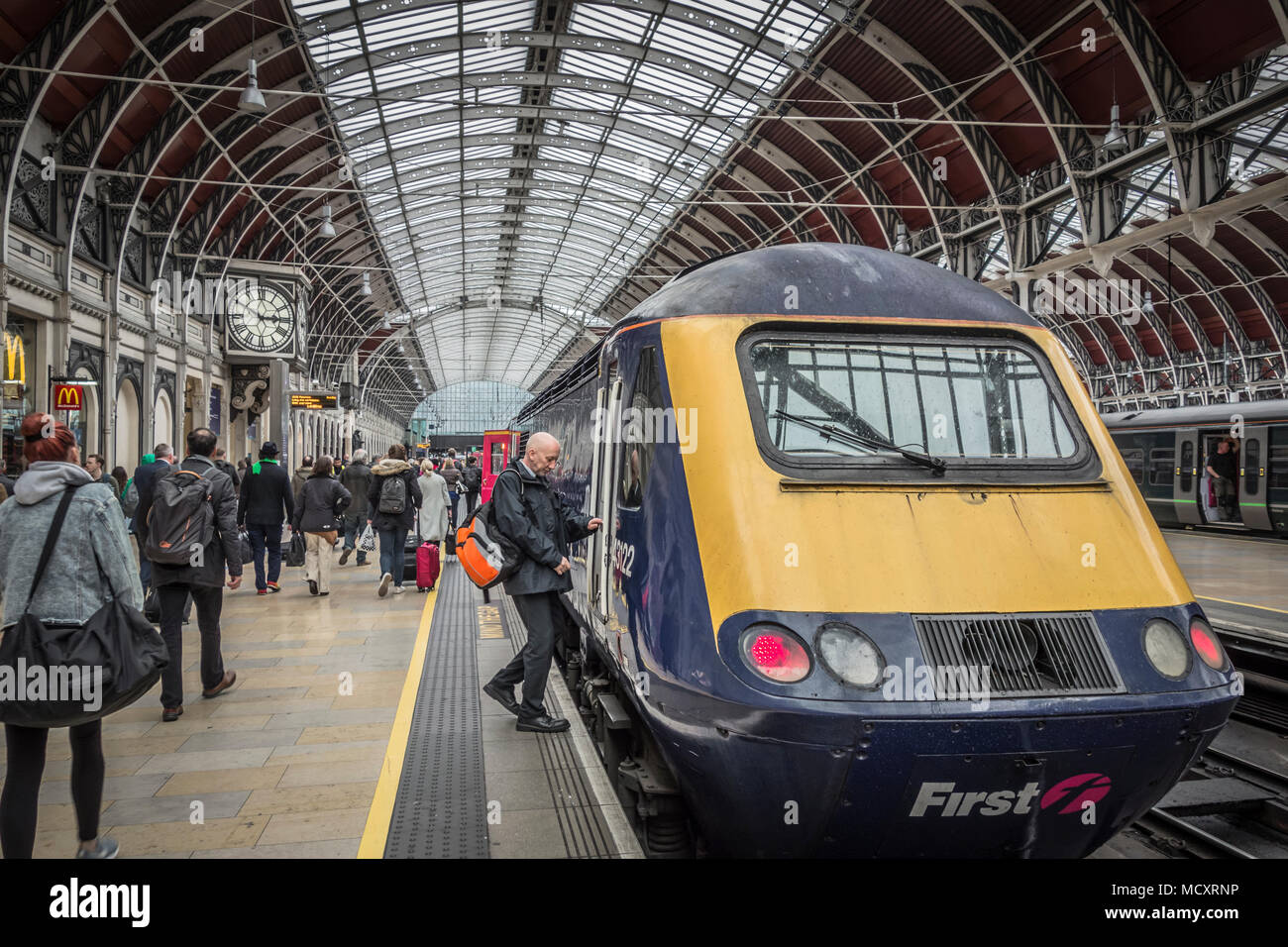 Great Western Railway Classe 43 TVH Véhicules en attente de départ de la gare de Paddington, Londres, UK Banque D'Images