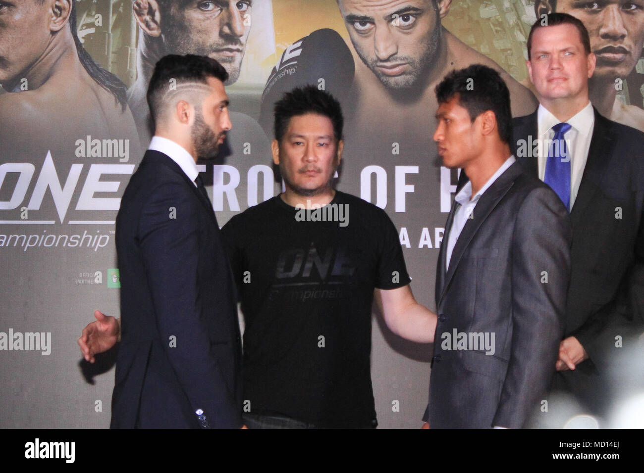 Pasay City, Philippines. Apr 17, 2018. Giorgio Petrosyan fera face à Jo Nattawut dans un Series-Kickboxing un bout à un super héros de l'honneur le vendredi 20 avril au centre commercial d'Asie. Crédit : Dennis Jerome Acosta/Pacific Press/Alamy Live News Banque D'Images