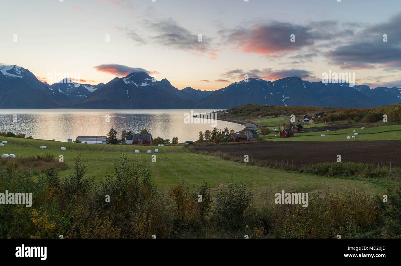 Coucher du soleil des Alpes de Lyngen Banque D'Images