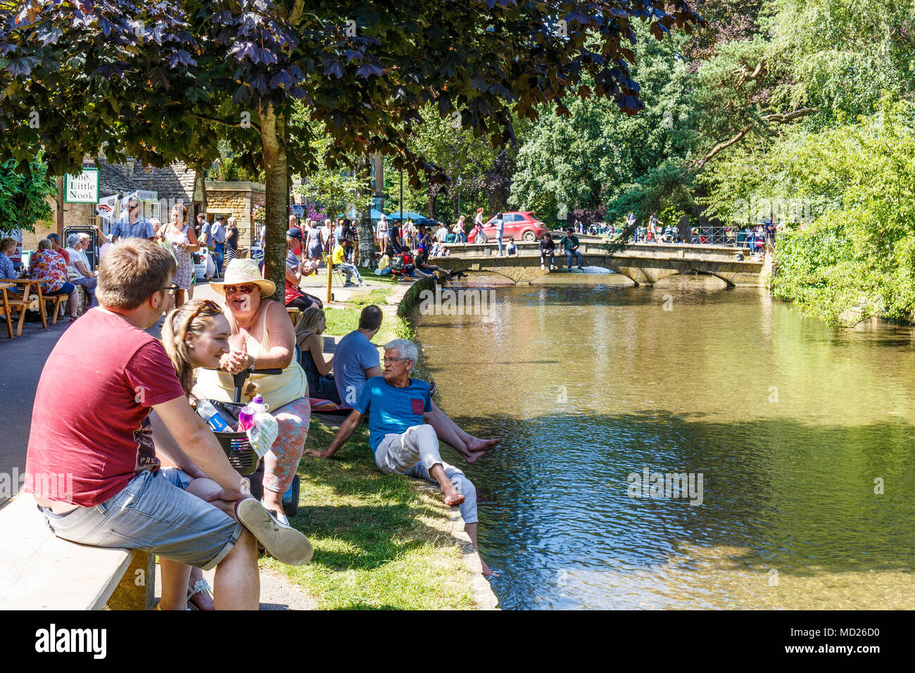 Le village de Bourton-on-the-Water est Wi-Fi pour les touristes dans la région des Cotswolds Banque D'Images