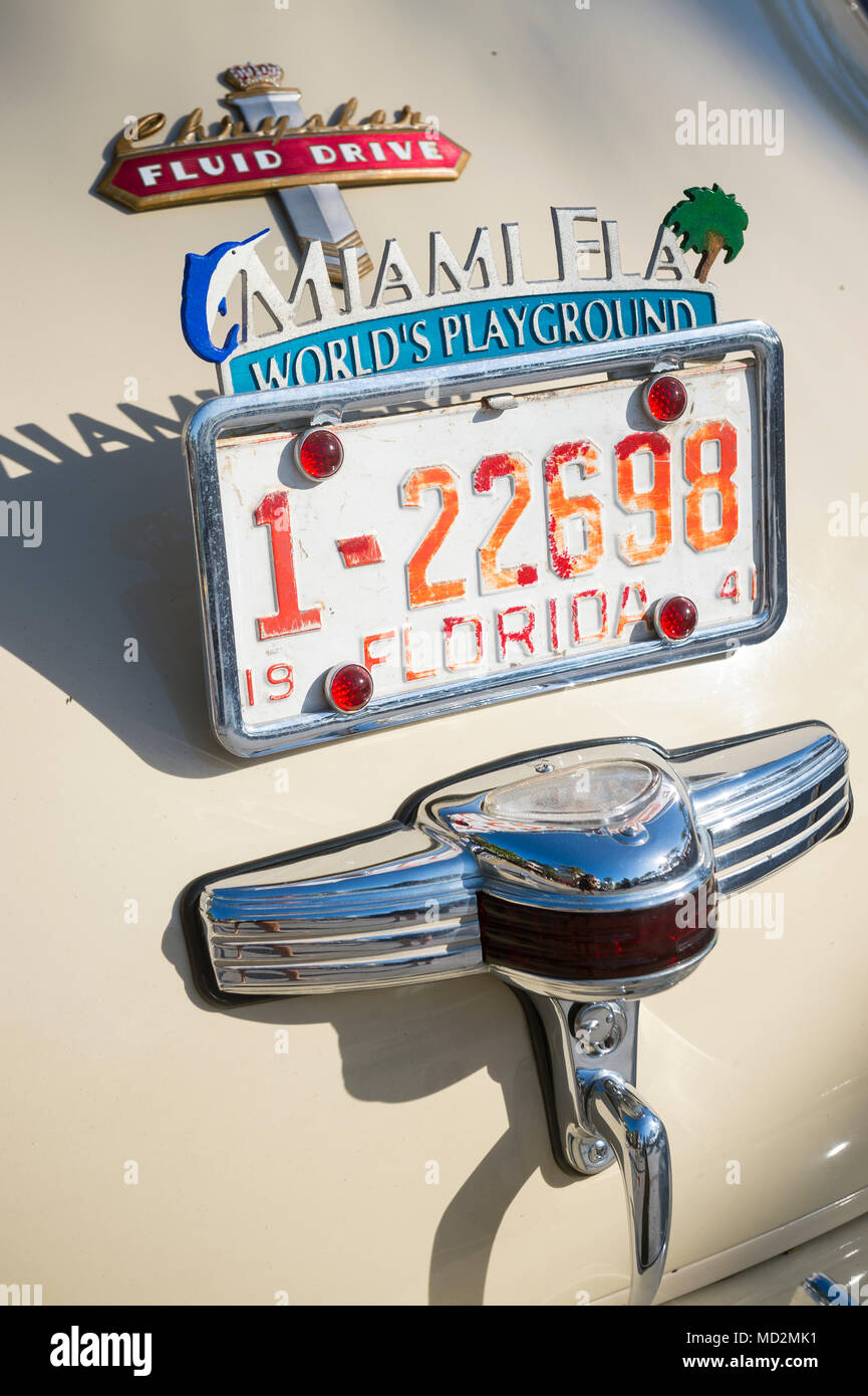 MIAMI - 13 janvier 2018 : détail de la plaque d'immatriculation vintage American automobile garée sur Ocean Drive au cours de l'Annual Art Déco Week-end classic car show Banque D'Images