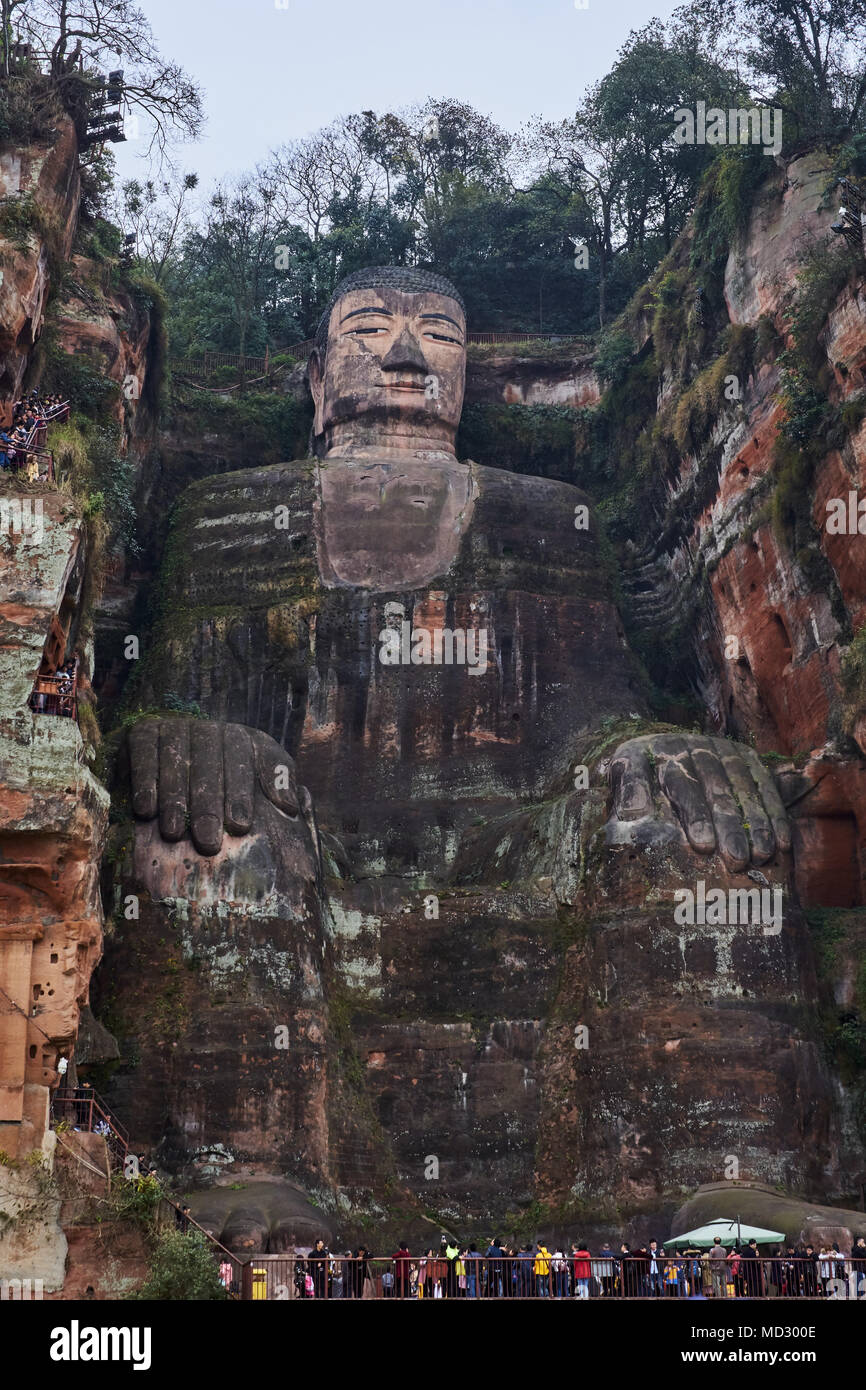 Chine, province du Sichuan, le mont Emei, le bouddha géant de Leshan, classé au patrimoine mondial de l'Unesco Banque D'Images