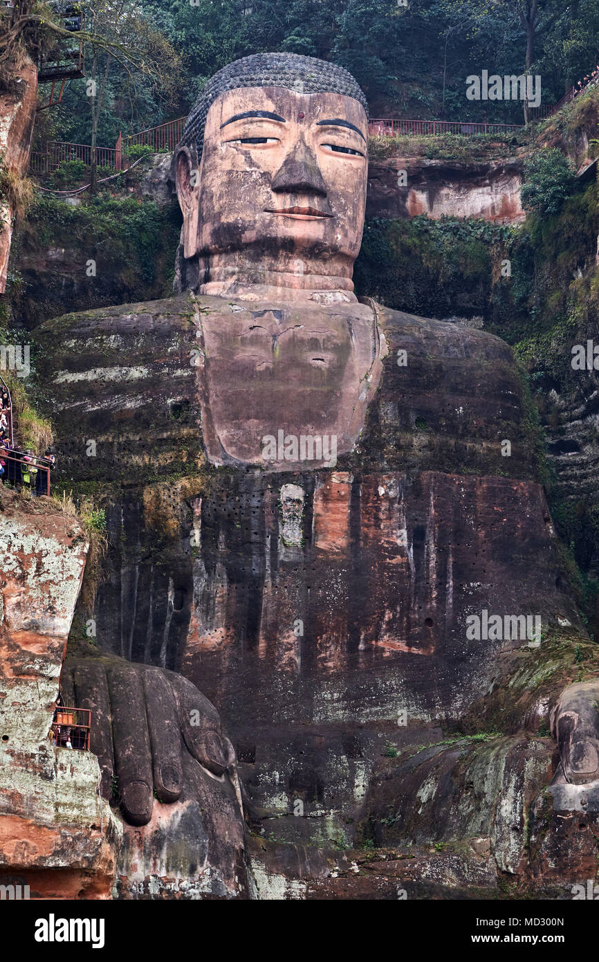 Chine, province du Sichuan, le mont Emei, le bouddha géant de Leshan, classé au patrimoine mondial de l'Unesco Banque D'Images