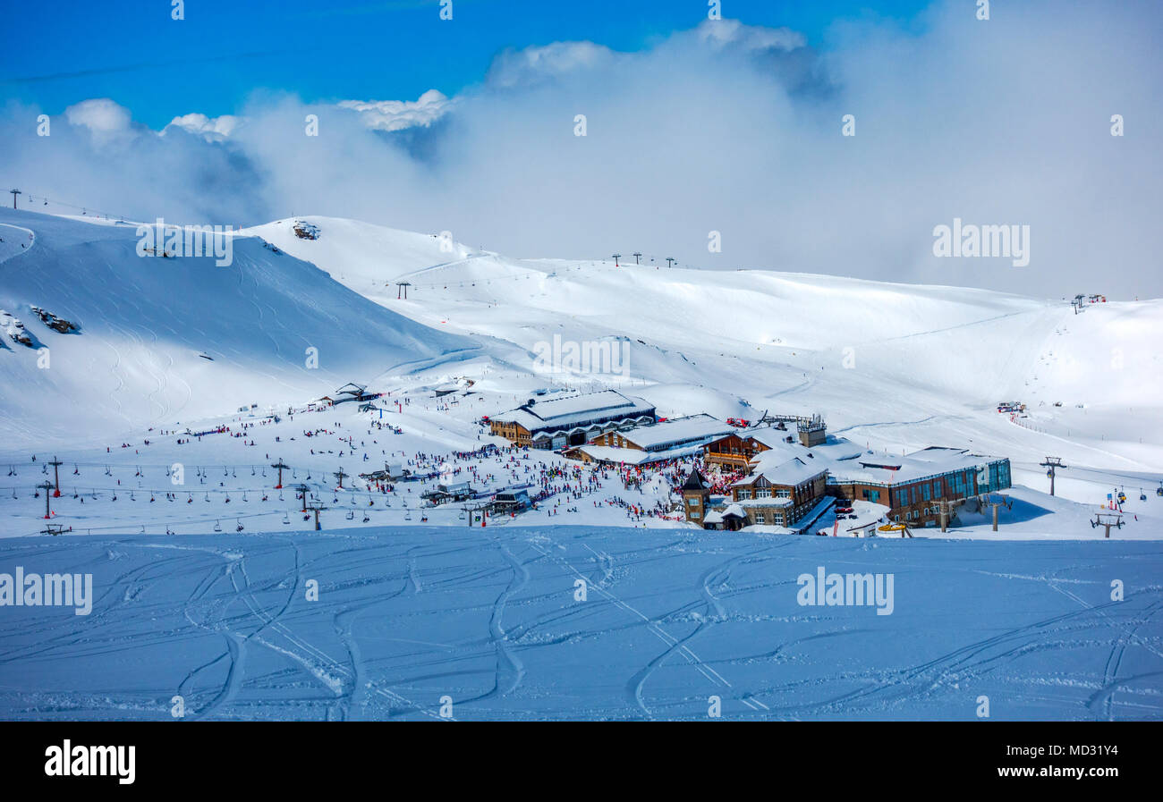 Pistes de ski de Pradollano dans la Sierra Nevada en Espagne Photo Stock -  Alamy
