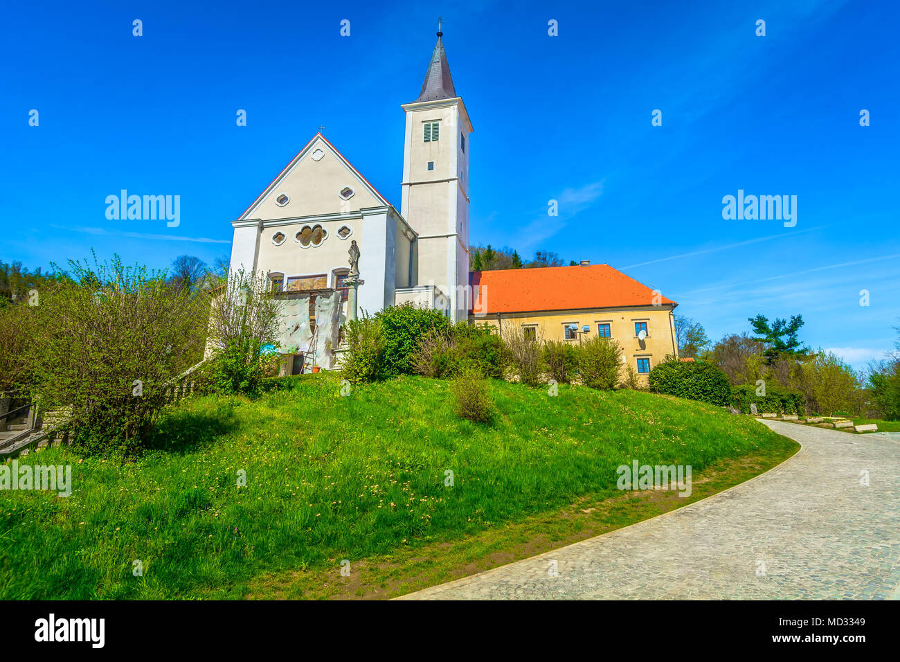 Vue panoramique à l'ancienne église baroque de Hrvatsko zagorje, Krapina en ville. Banque D'Images