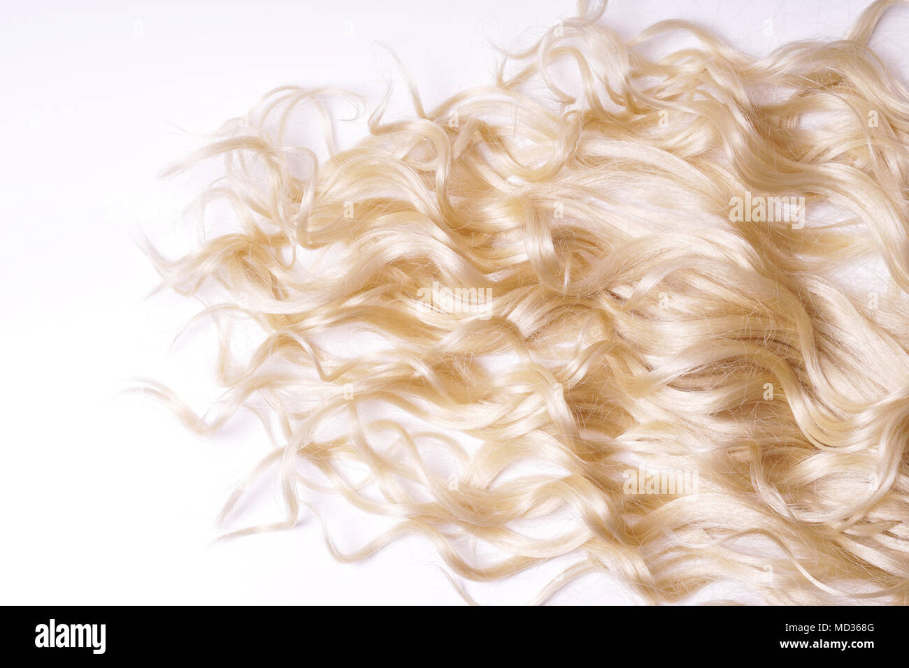 Cheveux blonds sur fond blanc Banque D'Images