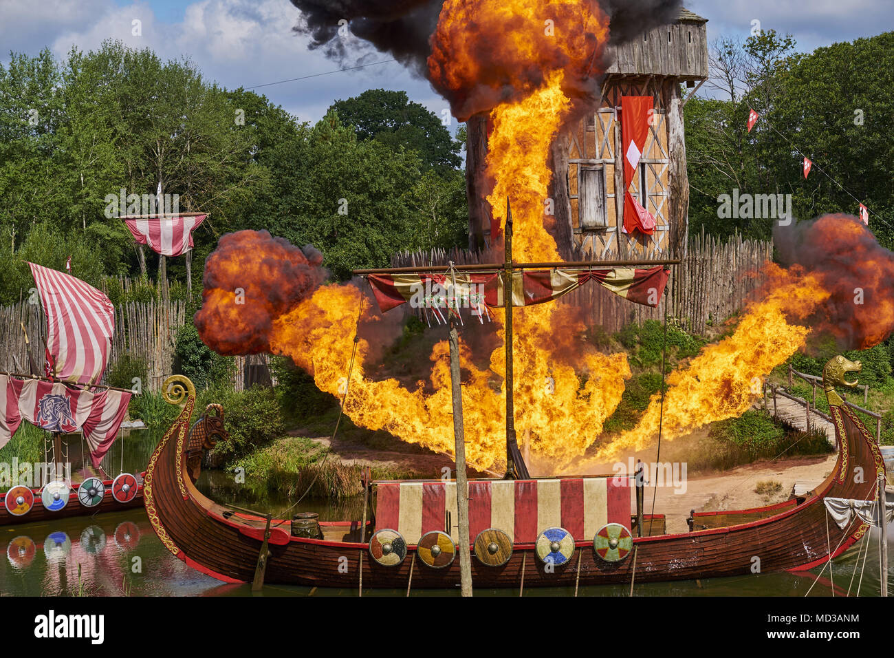 En France En Vendee Les Epesses Parc Du Puy Du Fou Le Spectacle Des Vikings Photo Stock Alamy