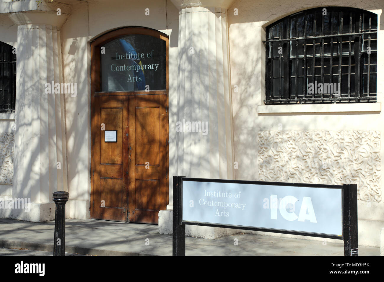 Londres, Royaume-Uni. 18 avril 2018. L'entrée de l'Institute of Contemporary Art (ICA) sur le Mall au centre de Londres le 18 avril 2018 Credit : Dominic Dudley/Alamy Live News Banque D'Images