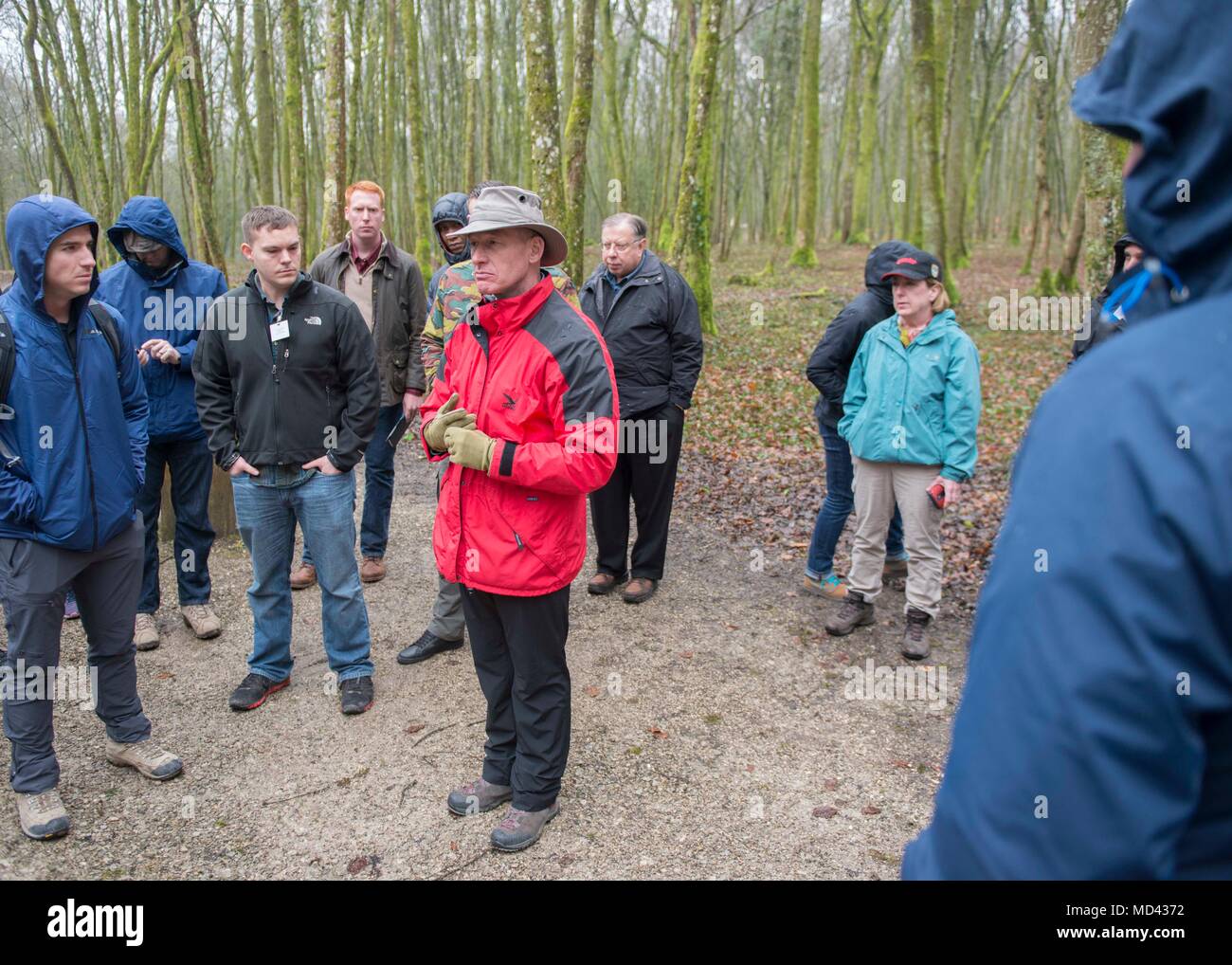Le 2018 Spring Company Commanders Staff Ride du commandant général était un événement de développement professionnel de l'armée des États-Unis qui s'est tenu du 12 au 14 mars 2018 sur les sites de bataille de la première Guerre mondiale près de Liège, en Belgique, et de Verdun, en France. L'image d'archives documente les officiers qui étudient sur place le terrain du champ de bataille, les décisions tactiques et le développement des opérations des forces expéditionnaires américaines en Europe. Banque D'Images
