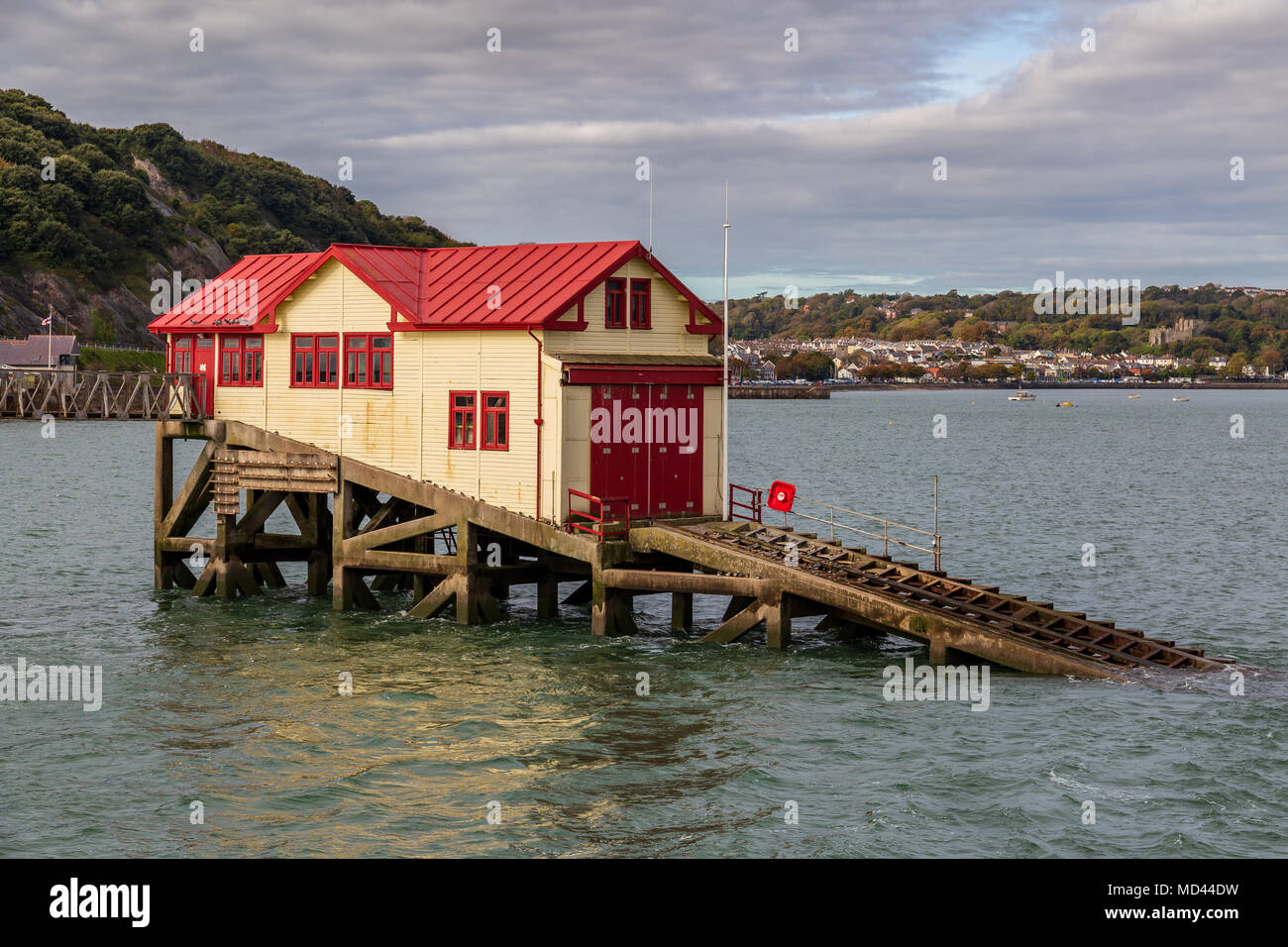 Marmonne, Swansea, Wales, UK - 20 octobre 2016 : l'ancienne station de sauvetage à Mumbles Pier Banque D'Images