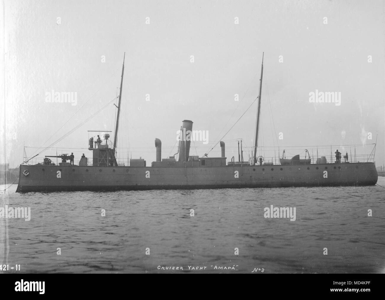 AJAXNETPHOTO. 1906. L'Angleterre. - CRUISER YACHT - Les douanes brésiliennes CRUISER l'Amapa. Construit en 1906 par J. 1970 Ford Econoline. 130 pieds de longueur, vitesse de 15 milles. PHOTO:COLLECTION VT/AJAXNETPHOTO REF:AVL  421 11 AMAPA Banque D'Images