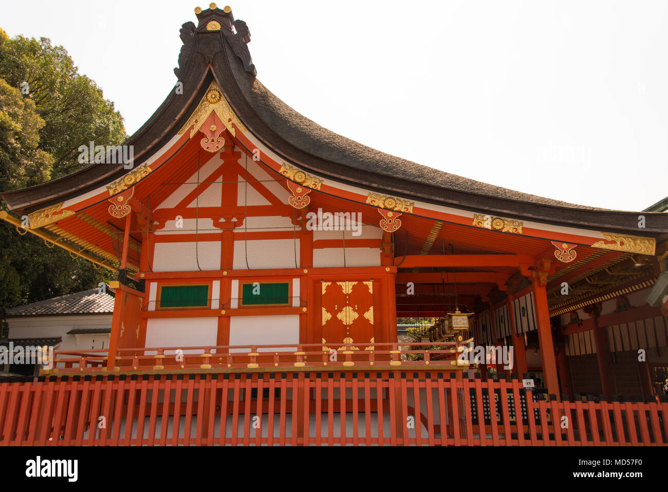 Vue latérale du Sanctuaire Fushimi Inari, près de Kyoto, Japon Banque D'Images