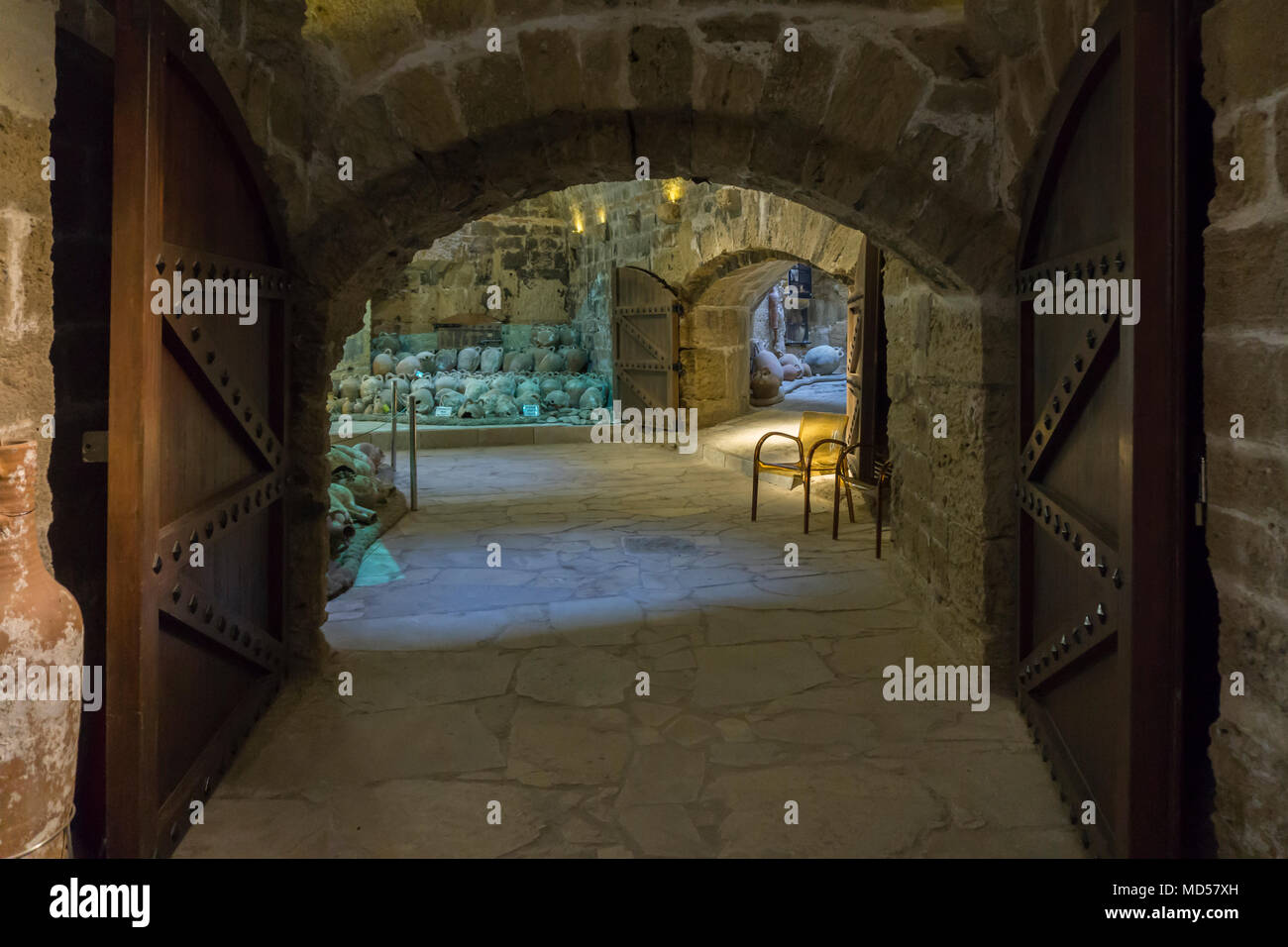 Héraklion, Crète / Grèce. Vue de l'intérieur de la forteresse d'Héraklion. Les amphores de l'époque byzantine et la naufrages de Rhodes Banque D'Images