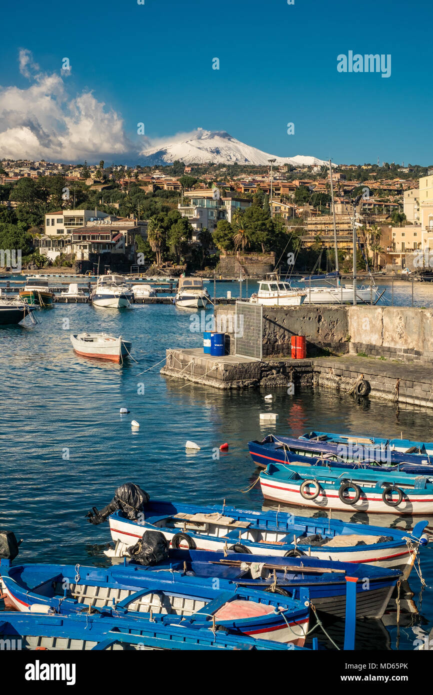 12-28-2016. Catane, Sicile, Italie. L'Etna vu de Ognina. Banque D'Images