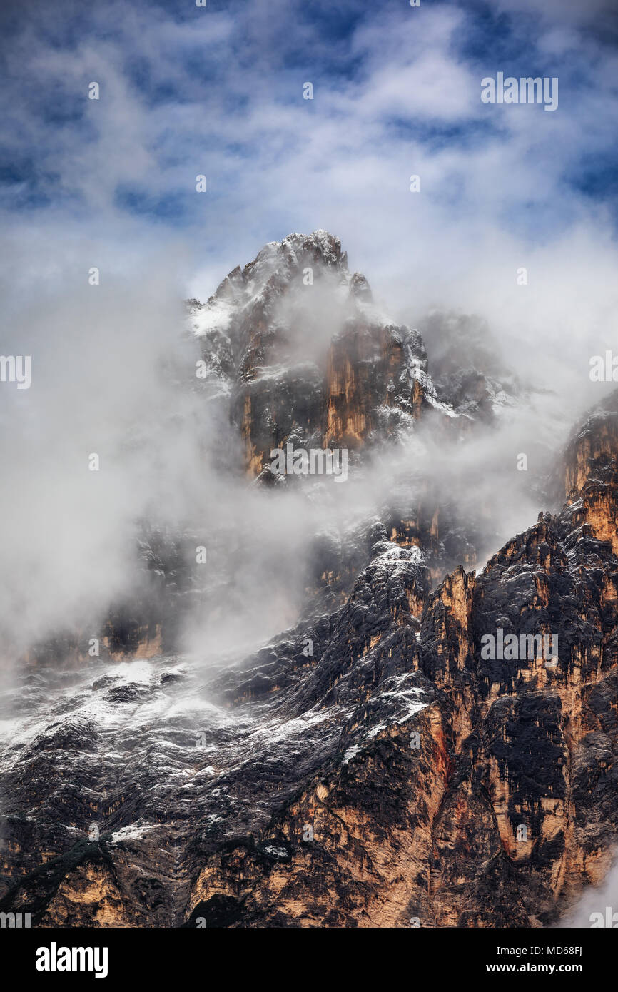 Monte Antelao (3263m) au-dessus de San Vito di Cadore (près de Cortina d'Ampezzo), est la deuxième plus haute montagne d'Dolomiti, également connu comme le roi des Banque D'Images