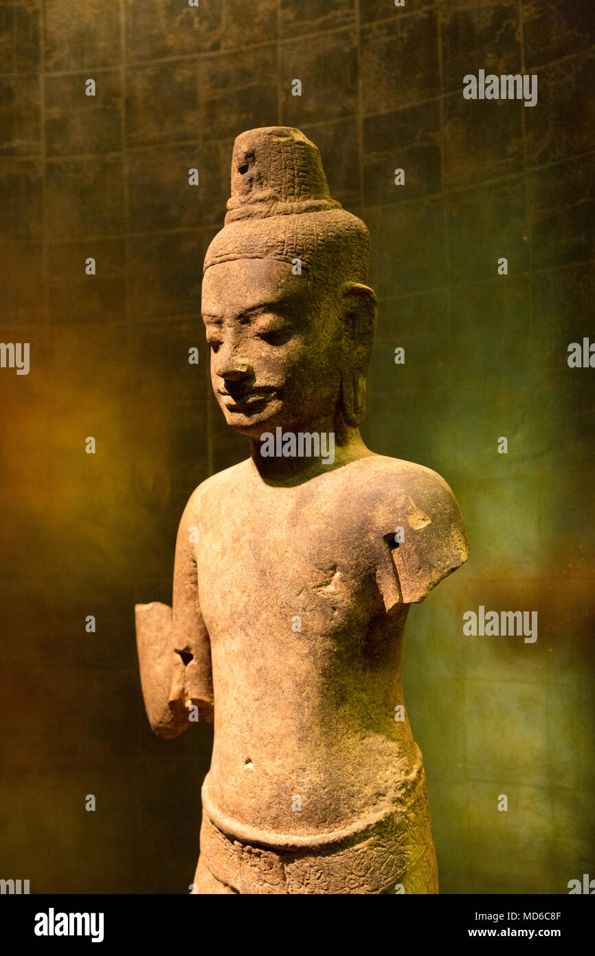L'art bouddhique ancien : statue de bodhisattva Lokeshvara, au Musée National d'Angkor Siem Reap Angkor Cambodge Banque D'Images