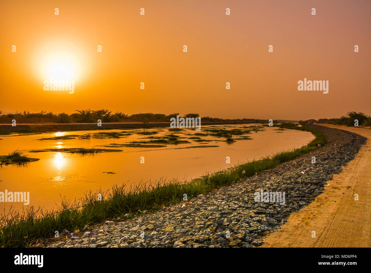 Beau Lever De Soleil Reflété Dans Le Lac Jeddah Arabie