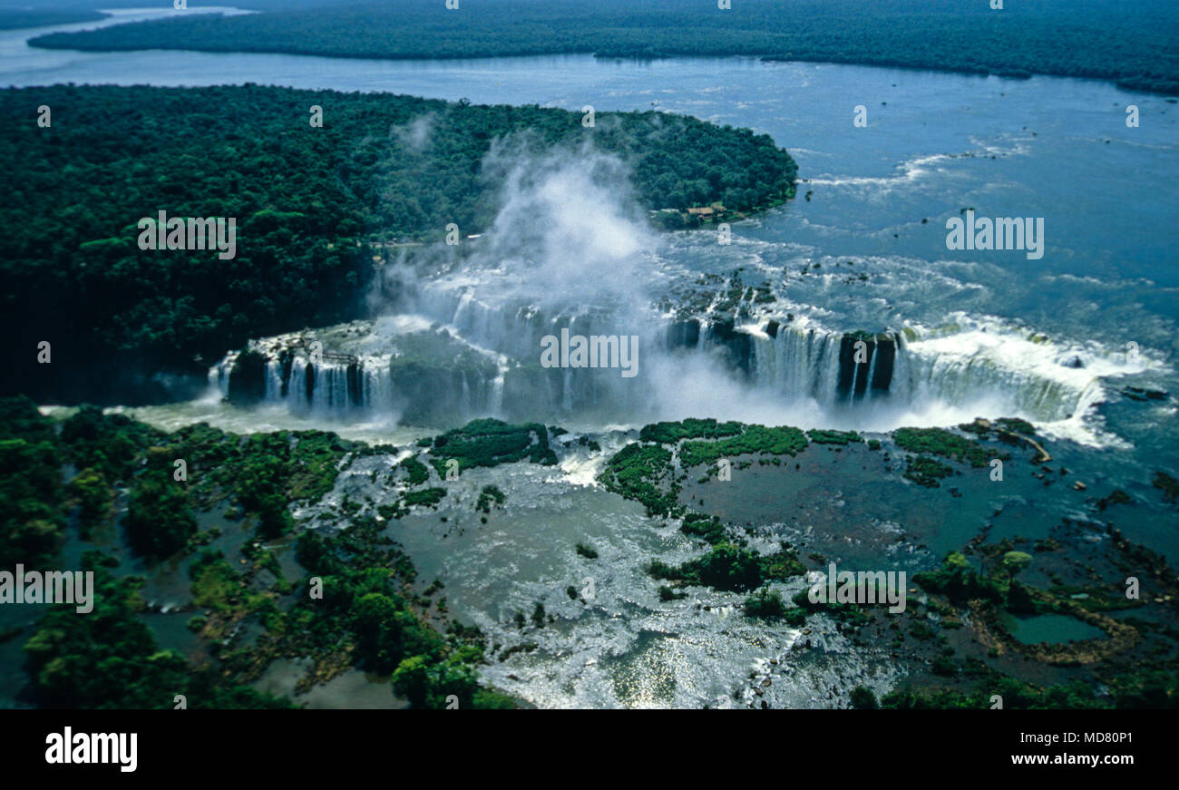 Foz do Iguaçu Chutes d'eau de l'air, l'Etat du Parana, Brésil. Banque D'Images