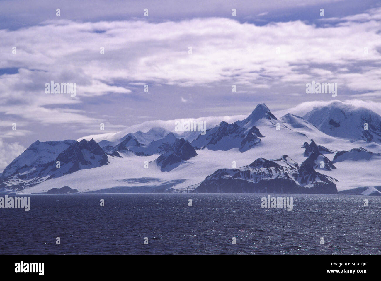 Montagnes et glaciers, péninsule antarctique. Banque D'Images