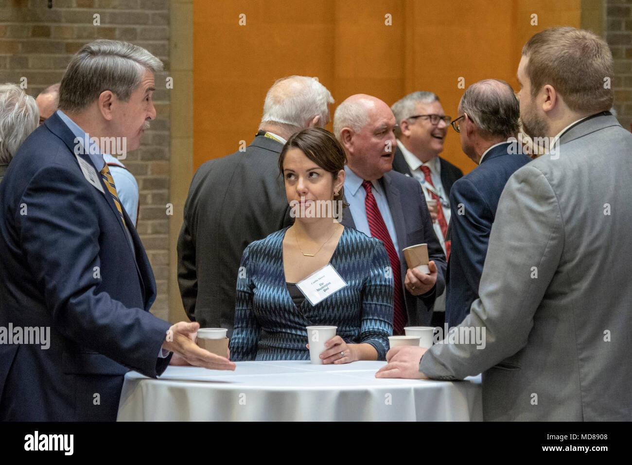 Ministère de l'Agriculture des États-Unis (USDA) Secrétaire Sonny Perdue et les membres de son cabinet sous effectuer une rencontre avec les membres des médias dans le Patio Whitten, Washington, D.C., Apr 12, 2018. Banque D'Images