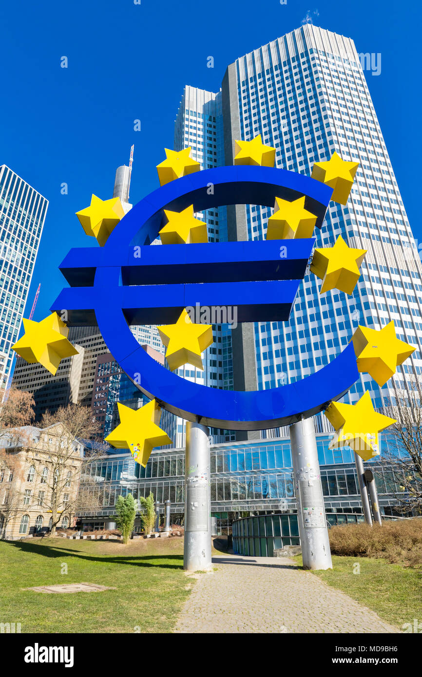 Eurotower, siège de l'unique mécanisme de surveillance bancaire, SSM, avec symbole Euro, Frankfurt am Main, Hesse, Allemagne Banque D'Images