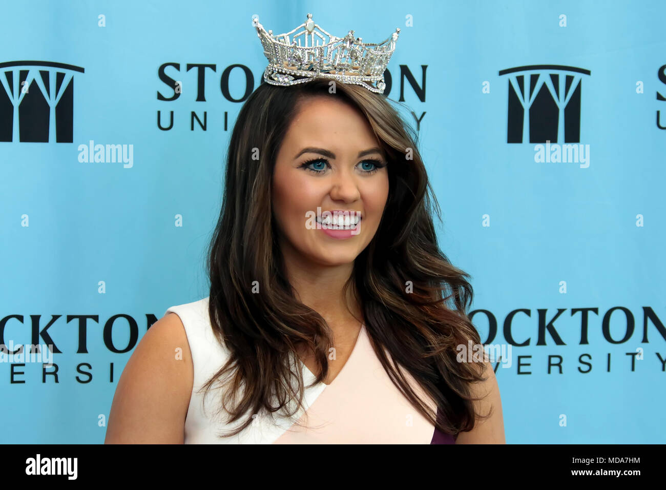 Galloway Township, NJ, USA. 18 avr, 2018. Le Mercredi, Avril 22, 2018 Mund Cara, Miss America 2018 était un conférencier invité à Stockton, où elle s'est adressé aux élèves, répondu aux questions de l'auditoire et posé pour des photos. Credit : Donald Kravitz/ZUMA/Alamy Fil Live News Banque D'Images