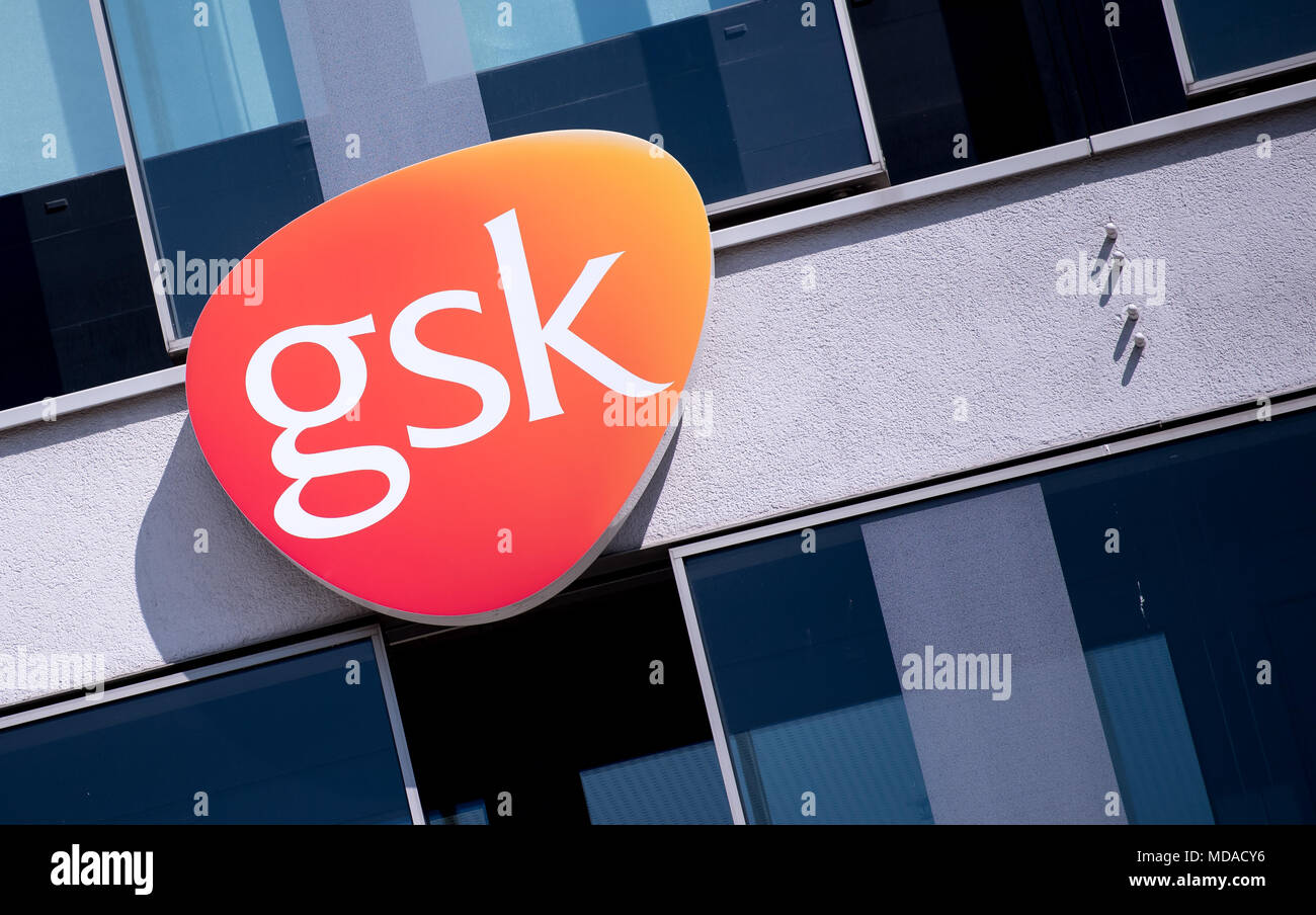 19 avril 2018, Allemagne, Munich : le logo de GlaxoSmithKline (GSK) dans les bureaux de l'entreprise. Photo : Sven Hoppe/dpa Banque D'Images