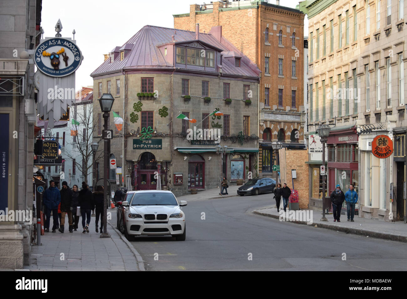 La Rue St-Jean dans le Vieux Québec, Canada sur un ciel nuageux l'après-midi. Banque D'Images