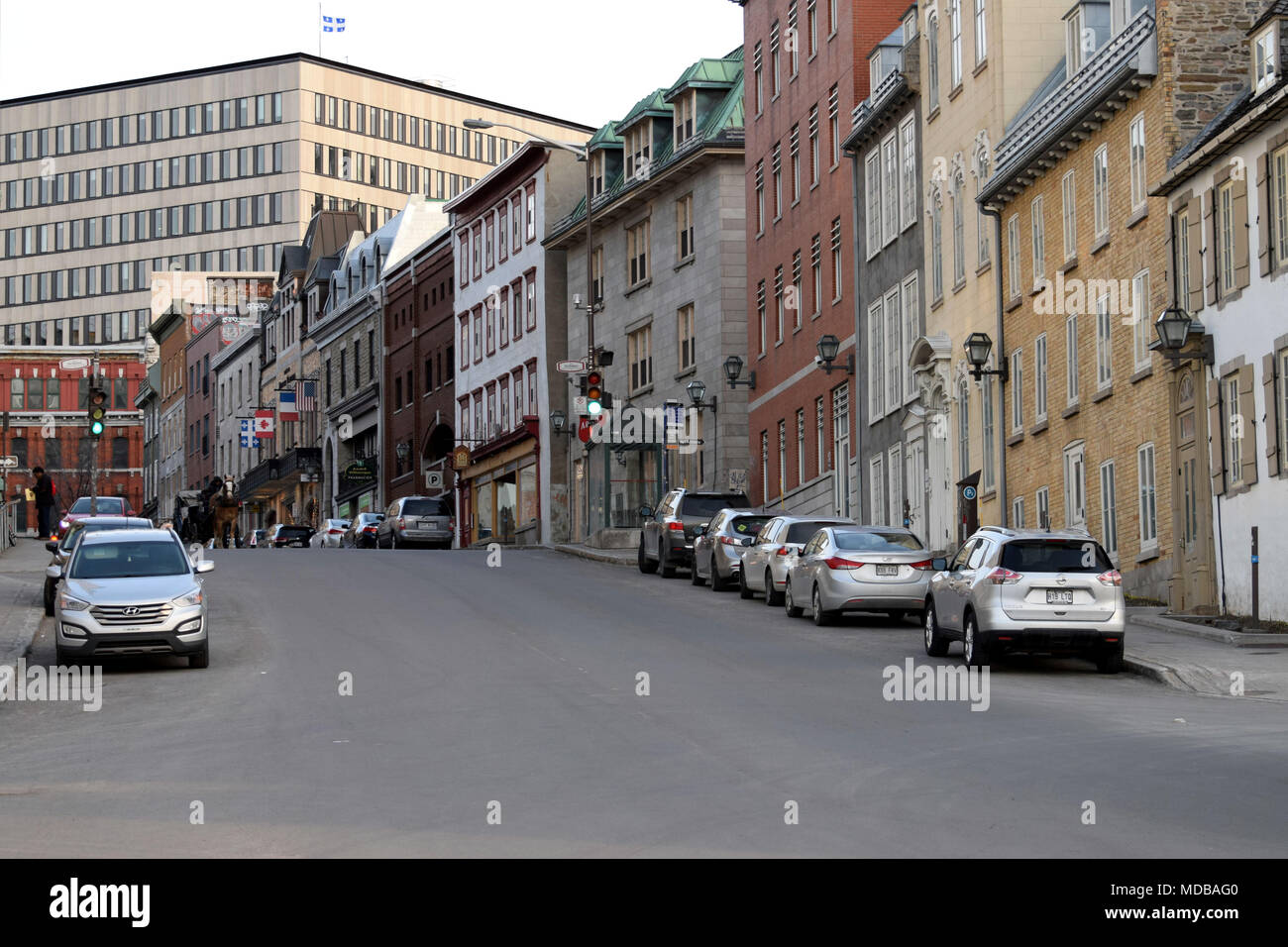 La Rue St-Jean dans le Vieux Québec, Canada sur un ciel nuageux l'après-midi. Banque D'Images