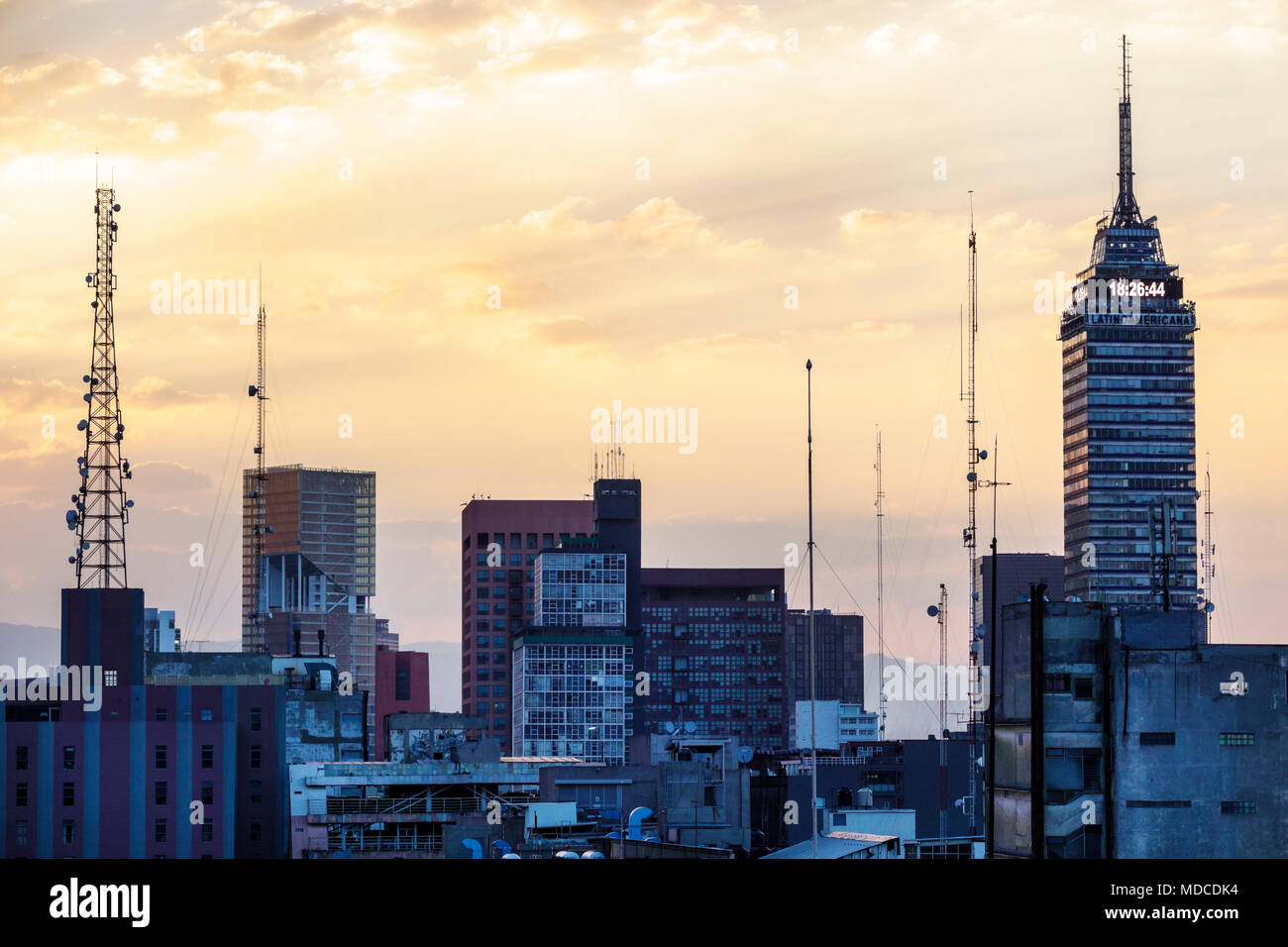 Mexico, mexicain, hispanique, centre historique, horizon de la ville, Torre Latinoamericana, gratte-ciel, antennes MX180303290 Banque D'Images