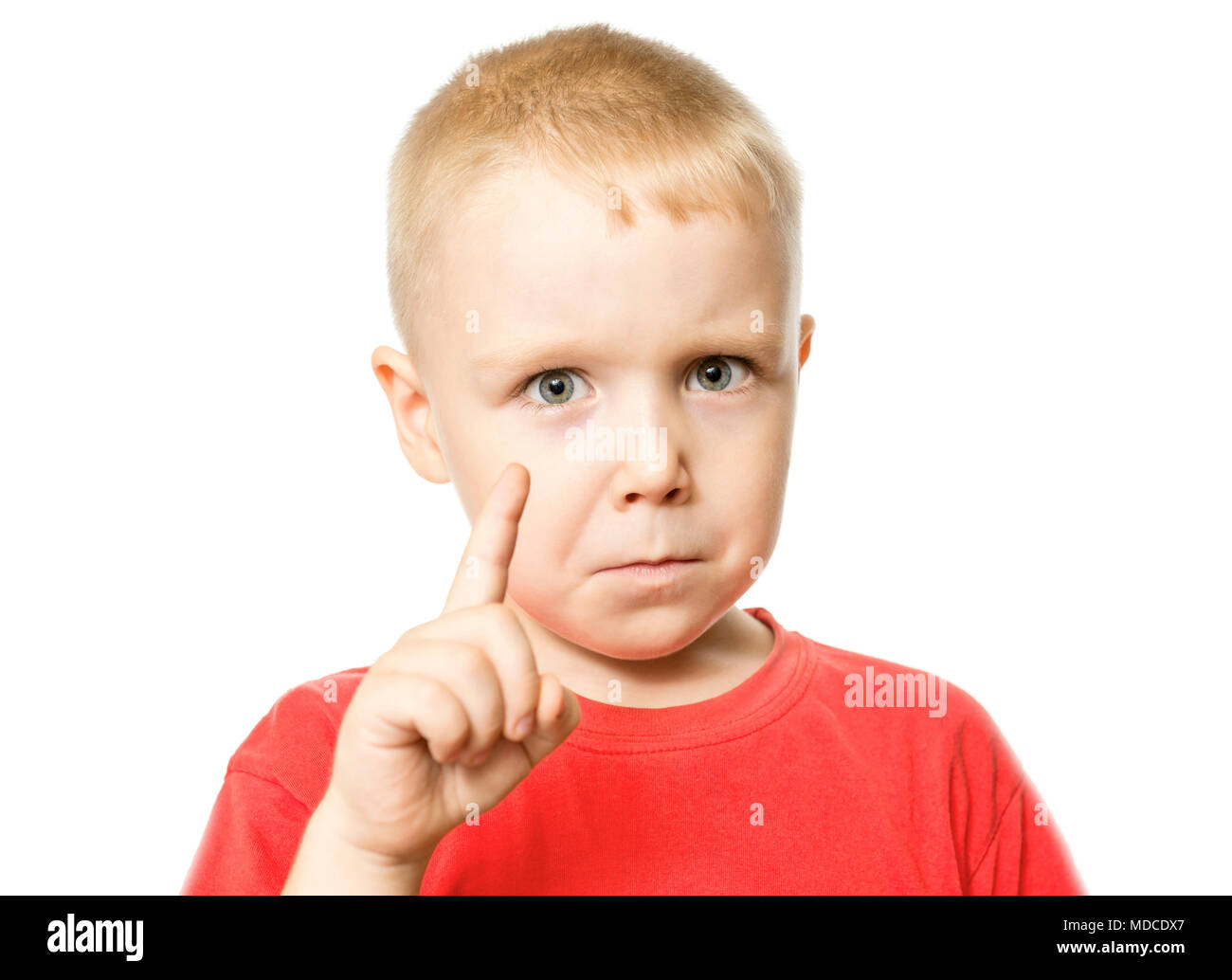 Portrait of boy montrant l'index geste, isolé sur fond blanc Banque D'Images